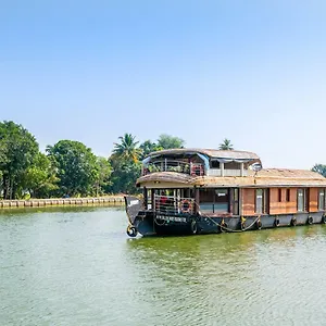 Hotel Oyo 28400 Relax In Kerala Pamba 3bhk Sharing Houseboat, Alappuzha